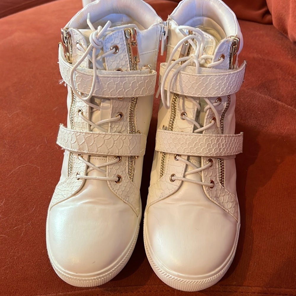 Thalia Sodi white sneaker boots double gold zipper ties sz9